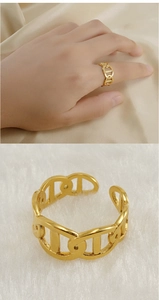 Macro detail of adjustable open ring featuring an 18k gold plated hollow chain design