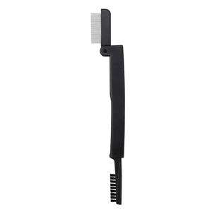Détail de l'outil de maquillage double avec peigne en métal et brosse à sourcils en nylon
