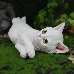 Realistic white resin sleeping cat figurine with yellow eyes for garden decor