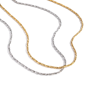 Minimalist gold and silver twisted chain necklaces set in stainless steel for women