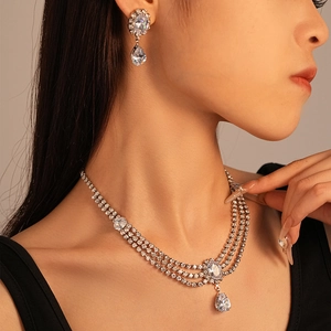Collier En Strass À Plusieurs Couches Et Boucles D'oreilles En Zircon En Forme De Goutte D'eau Pour Femmes Luxe