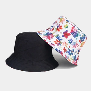Détails du chapeau bob réversible avec motif floral et option noire unie classique