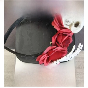 Gothic Halloween headband weighing 39g featuring dark red roses and a skull