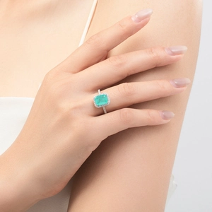 Elegant S925 silver ring featuring a radiant square Paraiba green gemstone on model hand