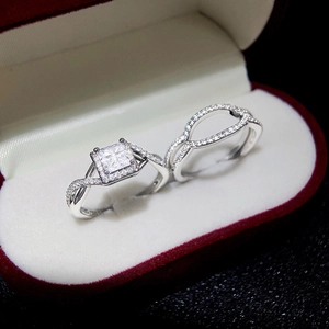 Set di anelli nuziali con zircone a taglio princess e fascia intrecciata in scatola regalo