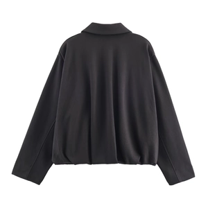 Vue arrière d'un blouson aviateur en velours noir avec ourlet côtelé et texture lisse