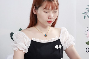 Fashionable gold chain necklace featuring a nested three-ring pendant on a female model