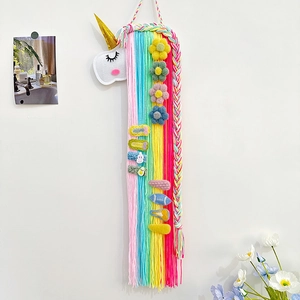 Support mural pour barrettes licorne avec glands en fil arc-en-ciel et détails floraux