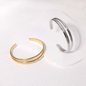 Minimalistischer offener Doppelreihen-Armreif aus Edelstahl in Gold und Silber Optik