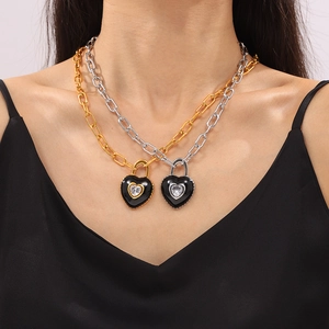 Collana con Pendente a Lucchetto a Cuore in Acciaio al Titanio Vintage per Donna Placcata in Oro 18K con Zirconia Intarsiata Gioielli di Moda