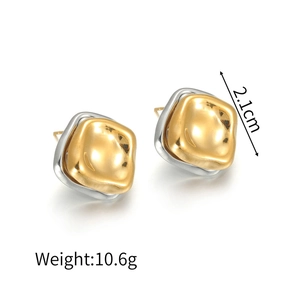 Detailed view of 18K gold plated earrings with dimensions 2.1cm and weight 10.6g