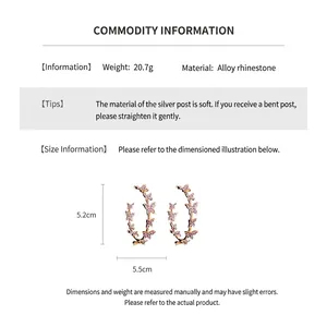 Guide des tailles indiquant 5,2 cm de hauteur et 5,5 cm de largeur des boucles d'oreilles