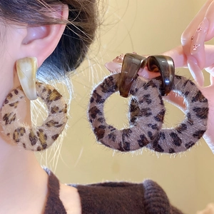 Fashionable large leopard print plush hoop earrings with stylish resin buckles for women