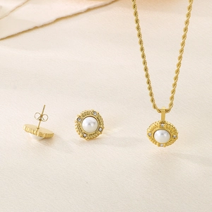 Elegant gold stainless steel jewelry set with pearl pendants and twisted chain necklace