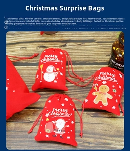 Détail de sacs de Noël en velours rouge avec imprimés Père Noël et bonhomme de neige