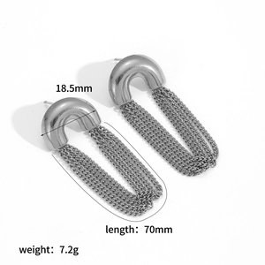 Industrial U-shaped tassel earrings in silver stainless steel, 18.5mm wide and 70mm long
