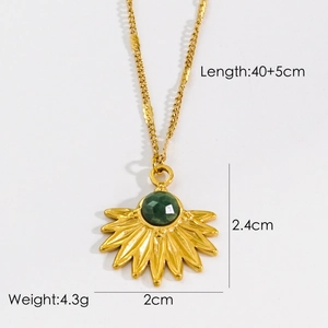 Detail view of sunburst pendant with green stone, specifying size 2.4x2cm and weight 4.3g