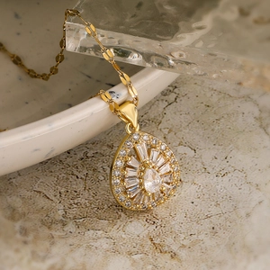 Luxury gold plated heart teardrop pendant necklace with sparkling cubic zirconia crystals