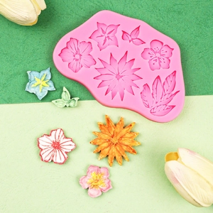 Moule en silicone rose pour fleurs en fondant et chocolat avec lis et tournesols