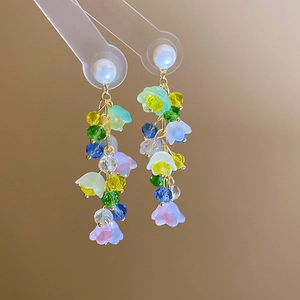 Boucles d'oreilles pendantes fleurs avec perles de zircon colorées et perles blanches
