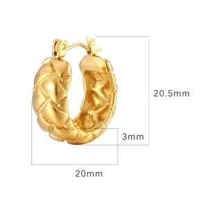 18K gold plated quilted texture C-shape earrings with geometric engraved pattern