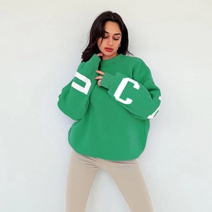 Sweatshirt vert oversize pour femme avec col rond et imprimé lettres D et C sur les manches