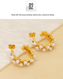 Detail of gold-plated C-shaped earrings with pearls and 18K vacuum plating finish