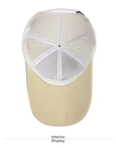 Vue intérieure d'une casquette de baseball en mesh respirant avec coutures et bandeau
