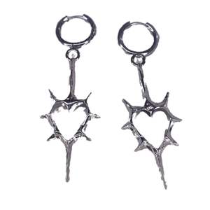Hollow thorn heart hoop earrings in silver metal with a gothic minimalist aesthetic