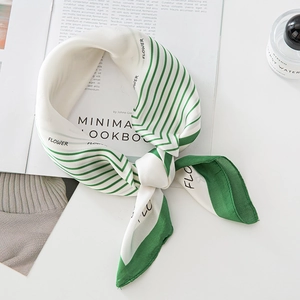 Foulard Carré en Satin Minimaliste pour Femmes Imprimé Rayures Lettres Fleurs Bandeau de Mode Foulard de Cou Accessoire de Cheveux Élégant
