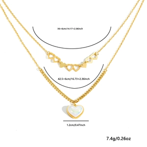 Dimensions détaillées du collier à double couche en or avec pendentifs cœur colorés