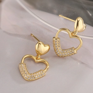 Boucles d'oreilles cœur dorées avec pierres de zircon et style romantique français