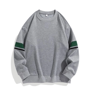 Men's loose round neck gray sweatshirt with retro green and black striped sleeves