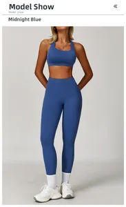 Completo yoga blu mezzanotte con reggiseno sportivo e leggings a compressione a vita alta