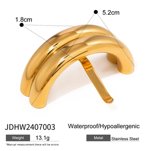 Detailed view of the 5.2cm golden stainless steel hair fork showing size and polished finish