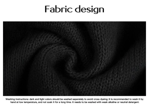Détail de la texture du tissu en maille noire et étiquette de lavage textile