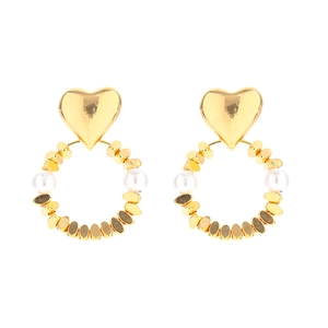 Elegant gold heart earrings with white pearl ring charms in a vintage french style