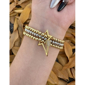 Bracciale a tre strati con perline da 6mm e ciondoli a stella e cuore su foglie