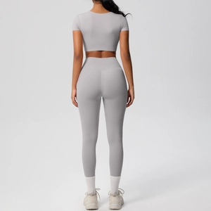 Vue arrière du legging de yoga gris à taille haute avec détails sculptants sans couture
