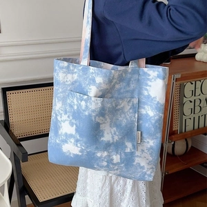 Borsa tote in tela tie-dye con tasca frontale, borsa a tracolla casual azzurra da donna