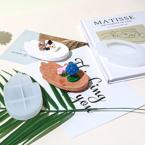 DIY silicone molds for palm-shaped trays and coasters with micro-miniature decor items