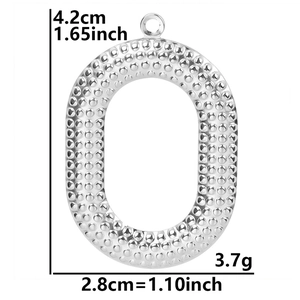Silver textured letter O pendant dimensions showing 4.2cm height and 2.8cm width
