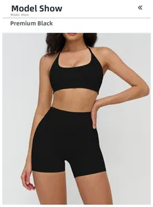 Détail du short de yoga noir à taille haute et de la brassière de sport pour femmes
