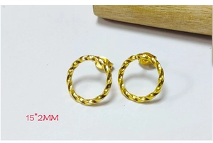 Detail of 15x2mm twisted 18K gold plated stainless steel hoop earrings with size info