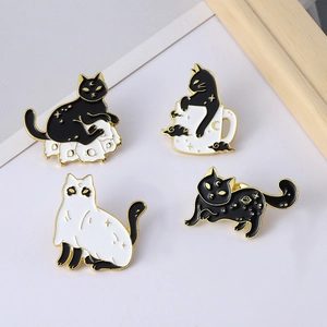 Creative Black White Cat Enamel Brooch Alloy Celestial Moon Star Pin For Backpack Clothing Accessories Gothic Jewelry
