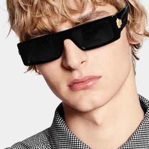 Modische schwarze quadratische Sonnenbrille für Herren mit goldenem Metalldekor