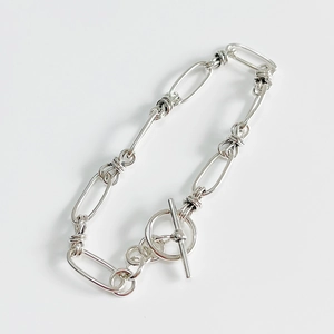 Minimalist 925 sterling silver chain bracelet featuring a stylish toggle clasp closure