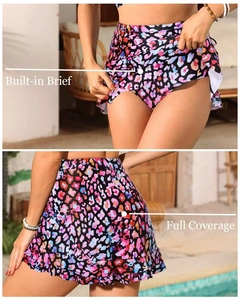 Détail de la jupe bikini imprimée avec culotte intégrée et couverture complète