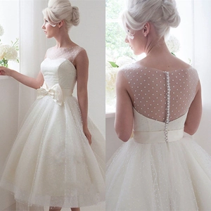 Abito da sposa midi bianco elegante in tulle a pois con fiocco in raso in vita