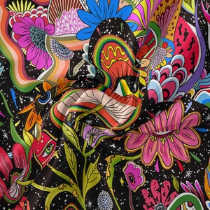 Détail macro du tissu de tapisserie psychédélique avec motifs de champignons et fleurs néon